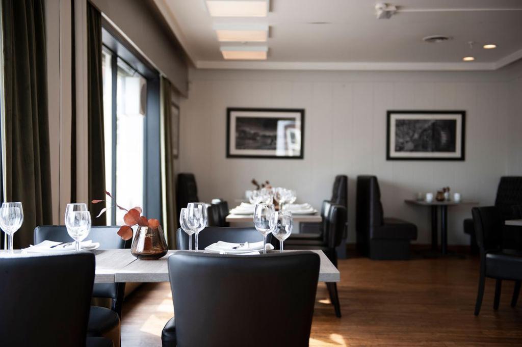Henriks Hotell 시엔 외부 사진